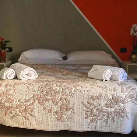 La Gloria Rho Private Rooms Only Экстерьер фото