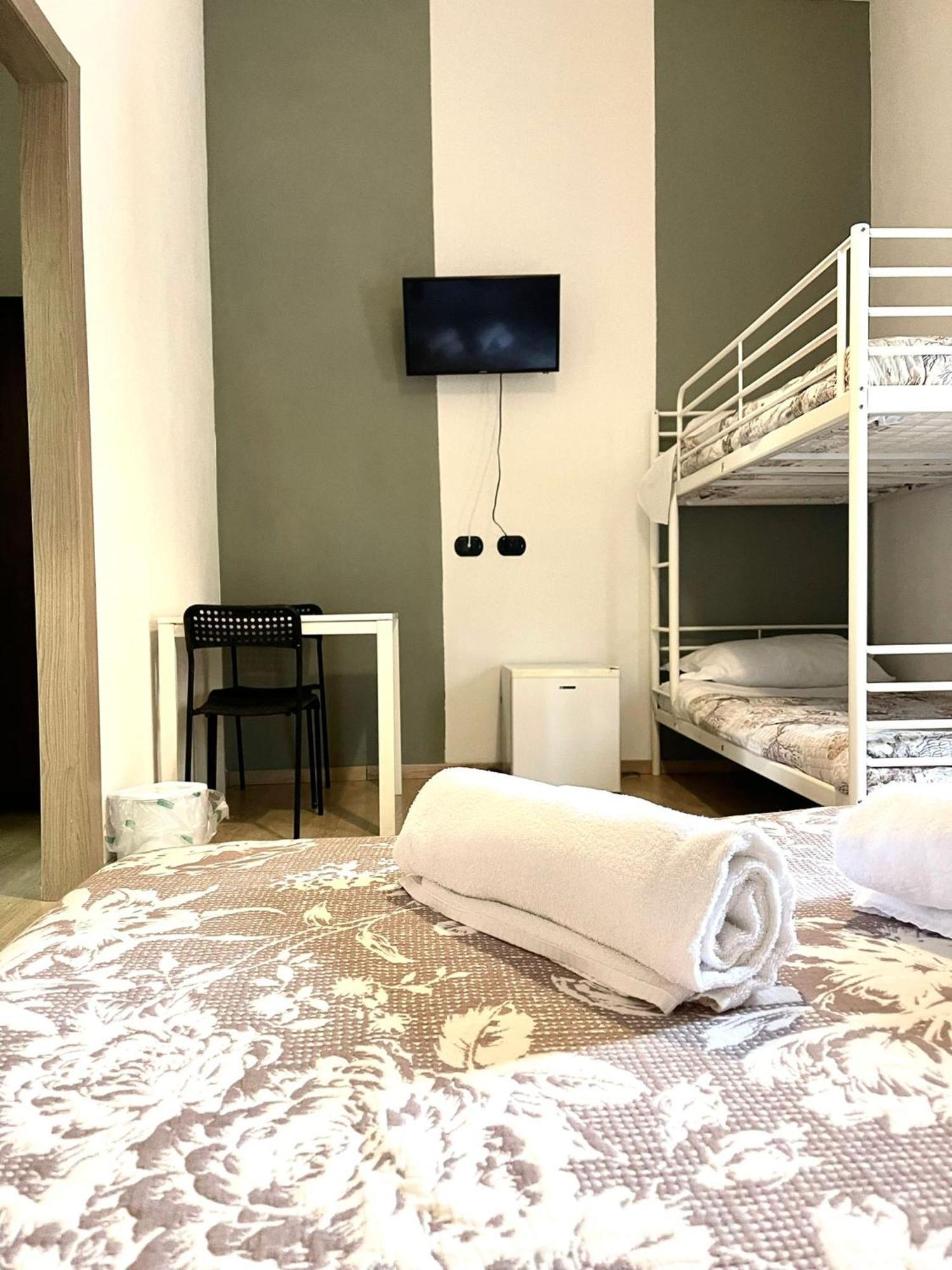 La Gloria Rho Private Rooms Only Экстерьер фото