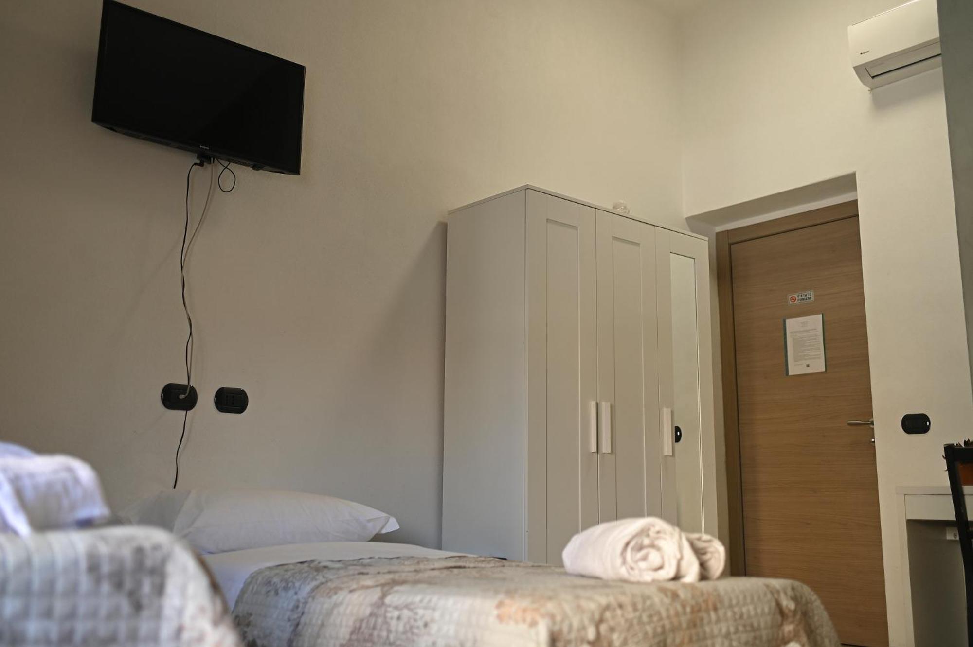 La Gloria Rho Private Rooms Only Экстерьер фото