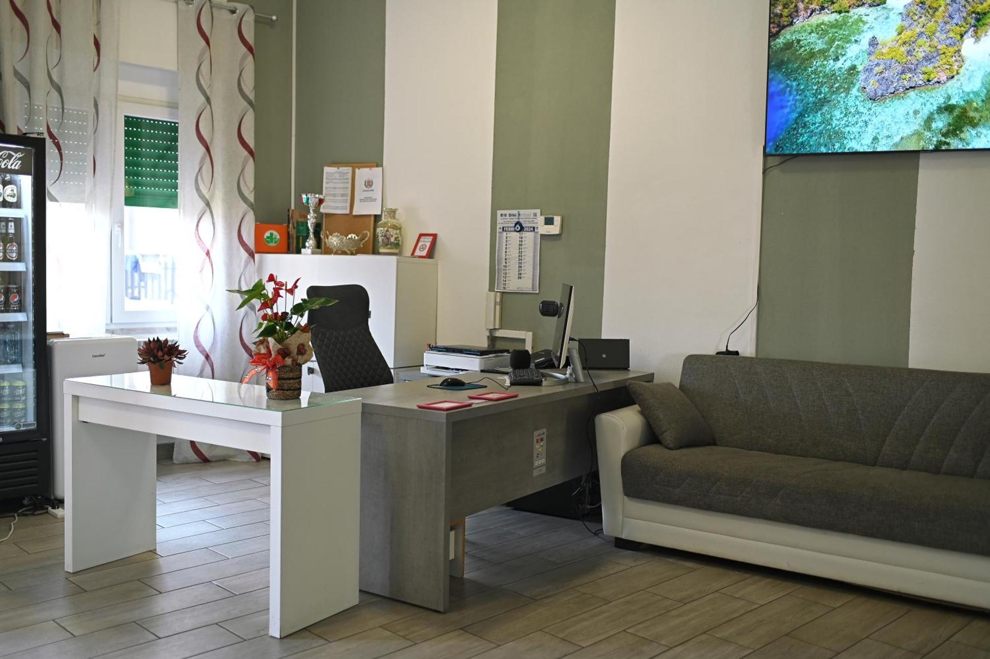 La Gloria Rho Private Rooms Only Экстерьер фото