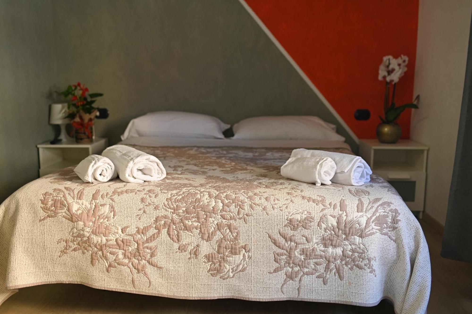 La Gloria Rho Private Rooms Only Экстерьер фото