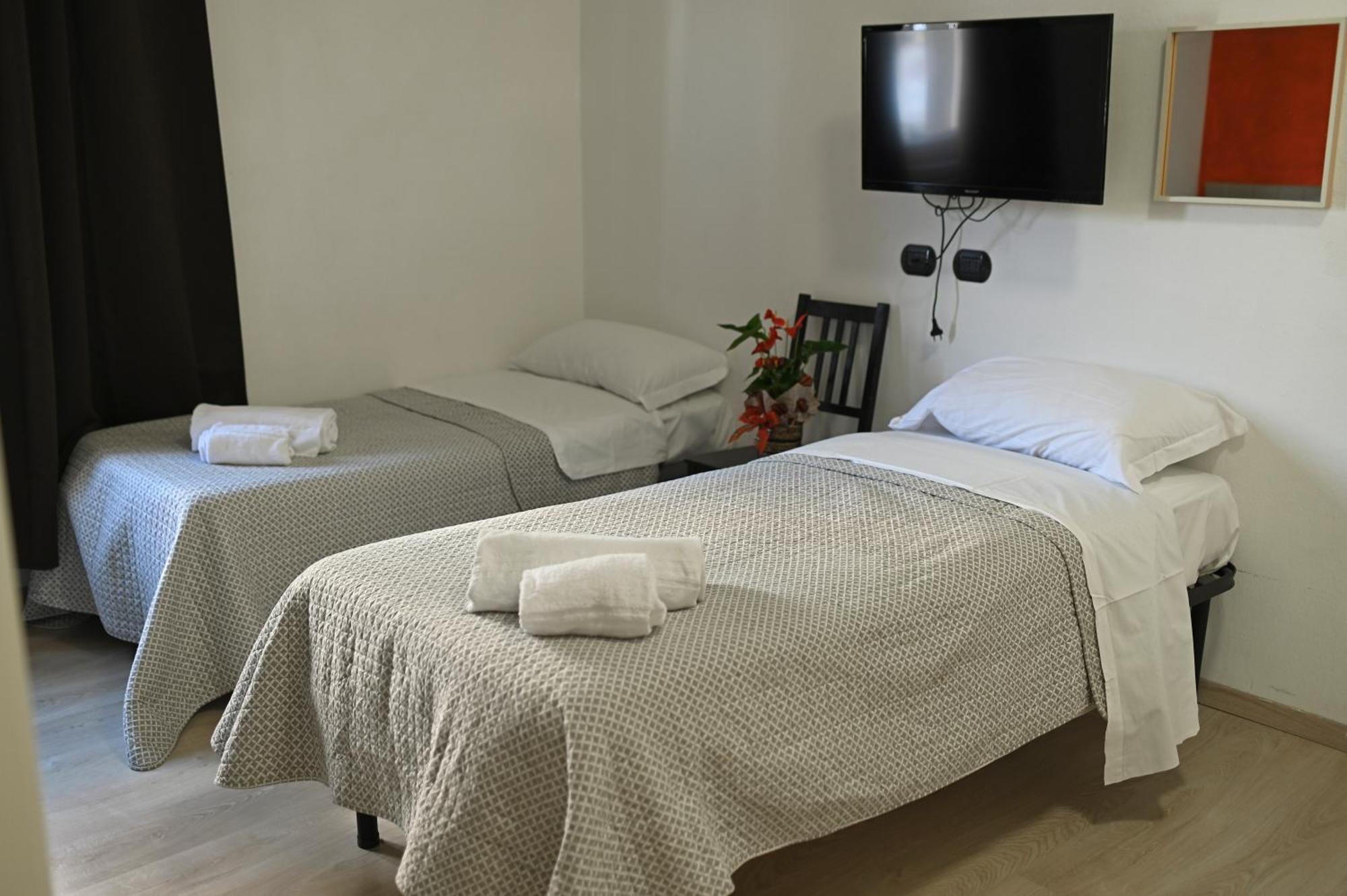 La Gloria Rho Private Rooms Only Экстерьер фото