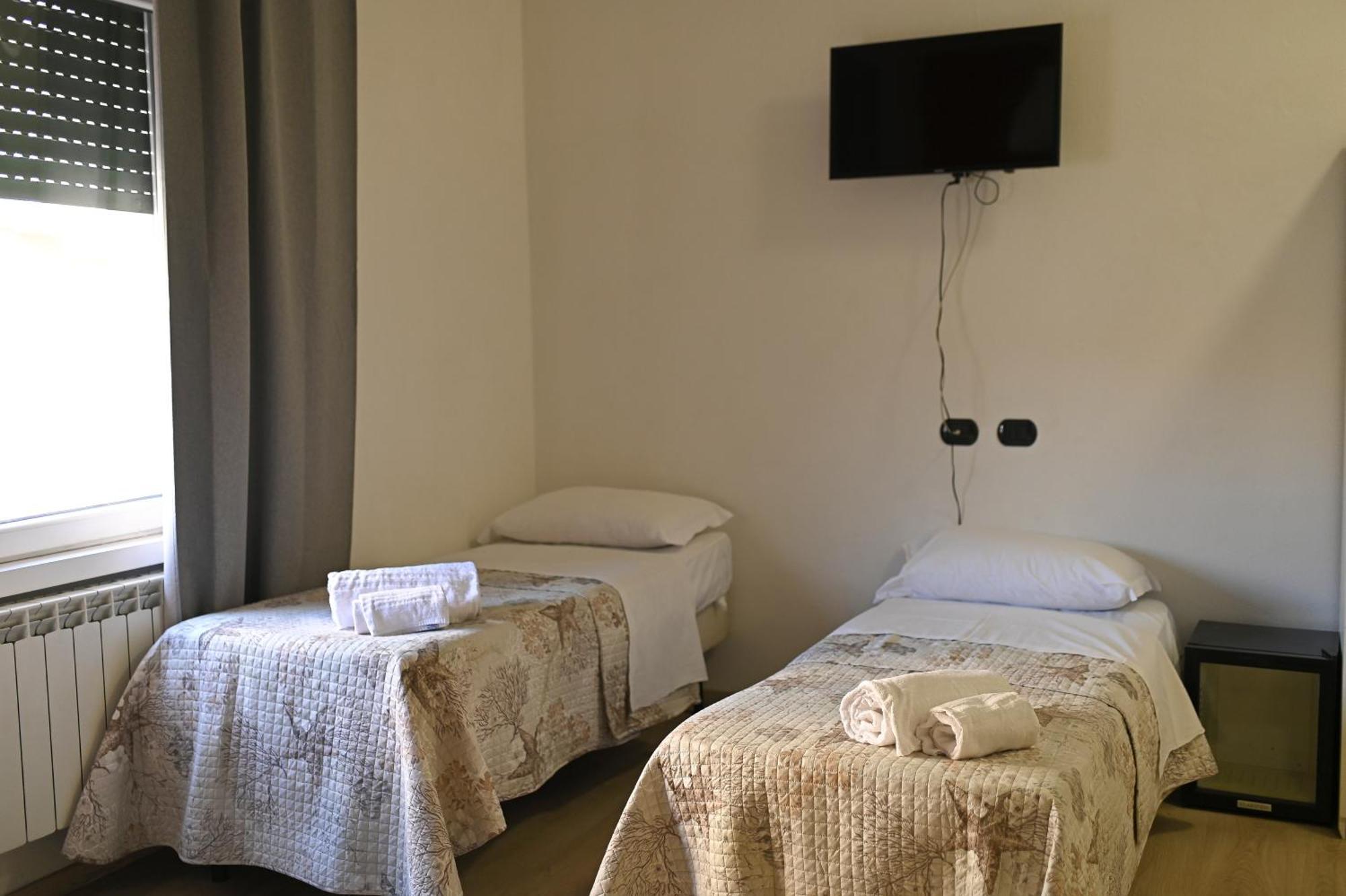 La Gloria Rho Private Rooms Only Экстерьер фото