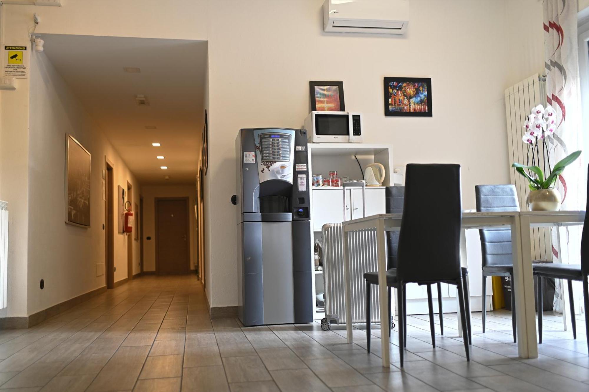 La Gloria Rho Private Rooms Only Экстерьер фото