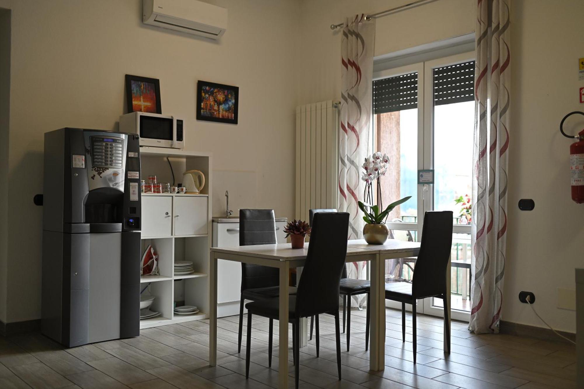 La Gloria Rho Private Rooms Only Экстерьер фото