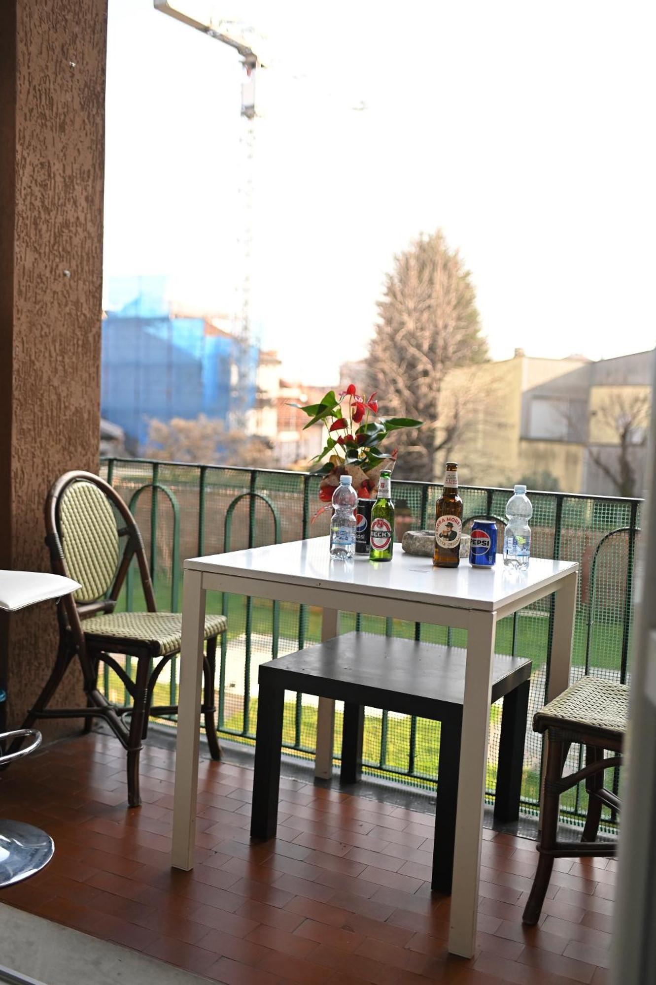 La Gloria Rho Private Rooms Only Экстерьер фото