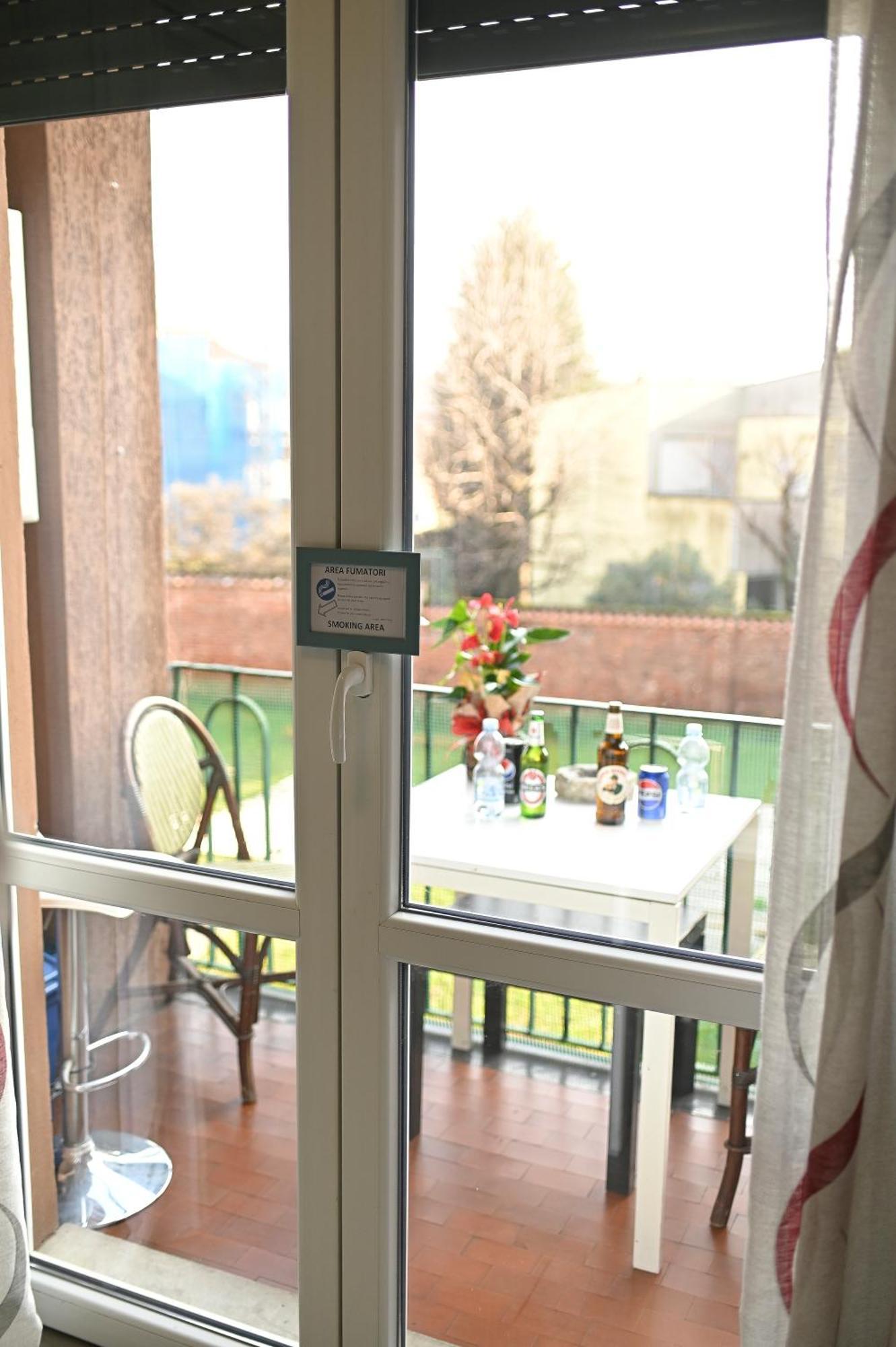 La Gloria Rho Private Rooms Only Экстерьер фото